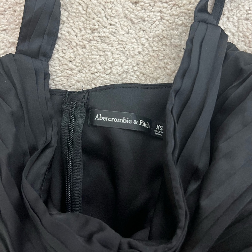 Abercrombie & Fitch Black Pleated Crop Top - Picture 3 of 4